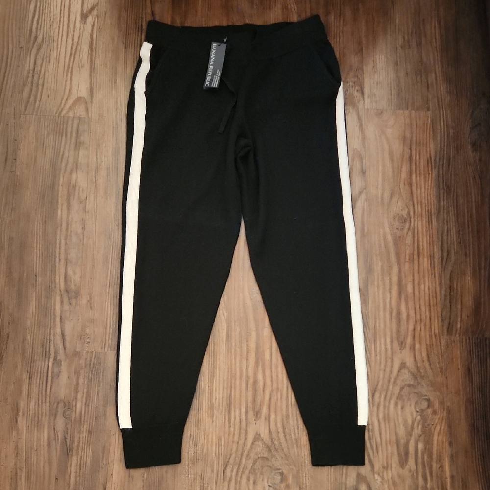 NEW Banana Republic Luxurious 100% Cashmere Joggers Black w/Cream Stripe  SMALL